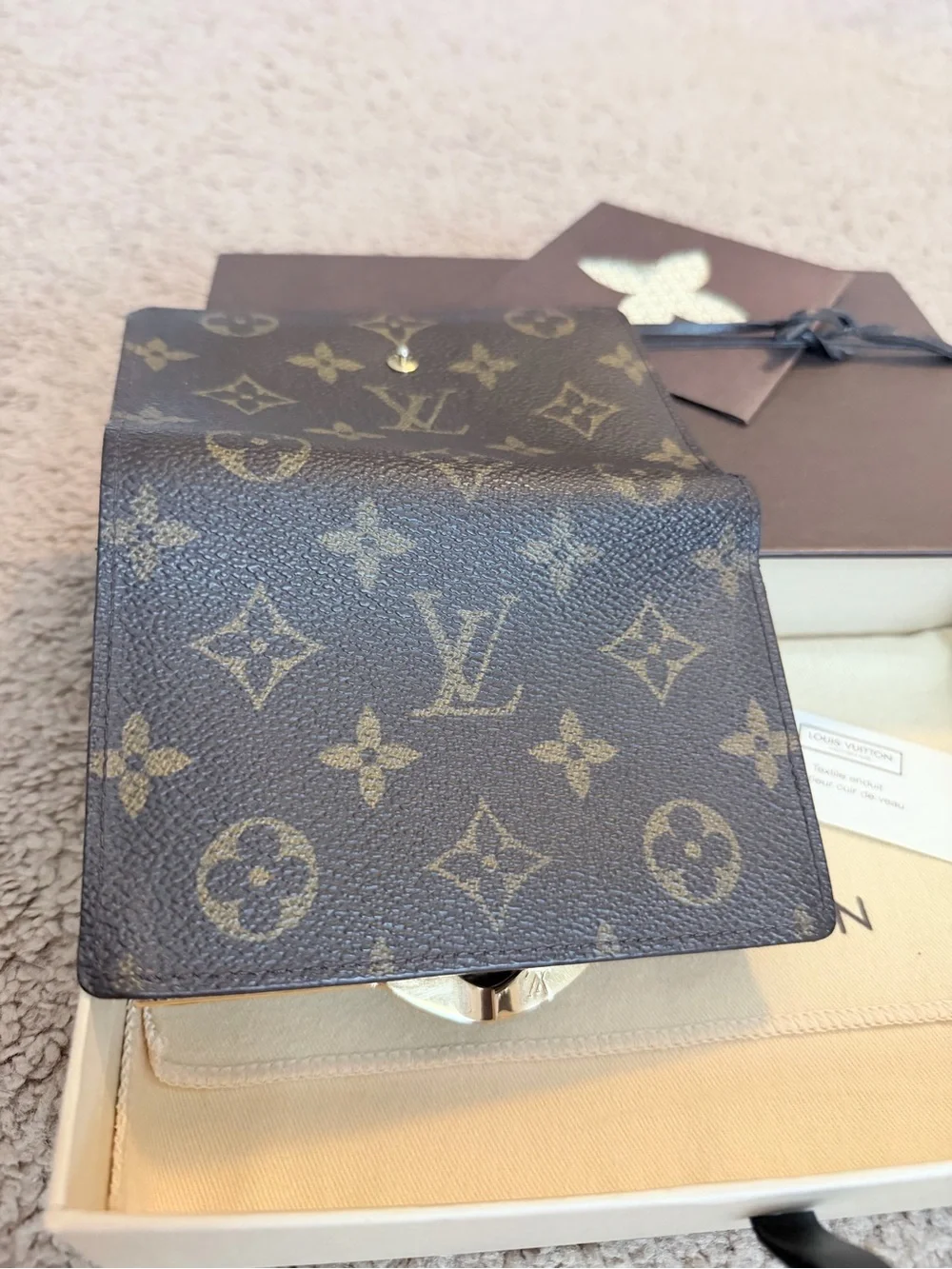 LOUIS VUITTON (kisslock)
